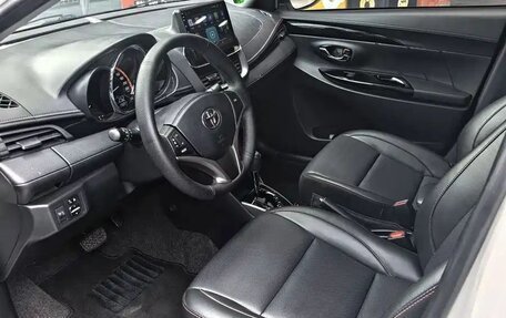 Toyota Yaris, 2022 год, 1 190 005 рублей, 13 фотография