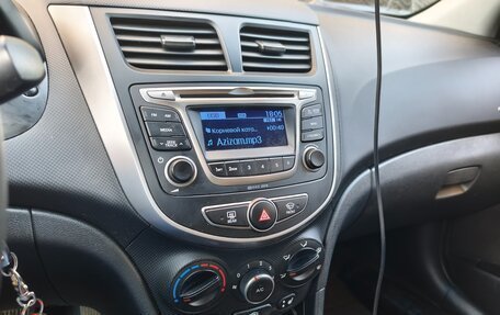 Hyundai Solaris II рестайлинг, 2015 год, 1 040 000 рублей, 12 фотография
