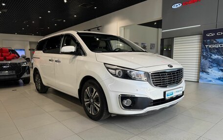 KIA Carnival III, 2017 год, 2 406 000 рублей, 3 фотография