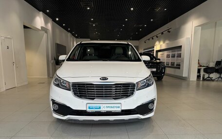 KIA Carnival III, 2017 год, 2 406 000 рублей, 2 фотография