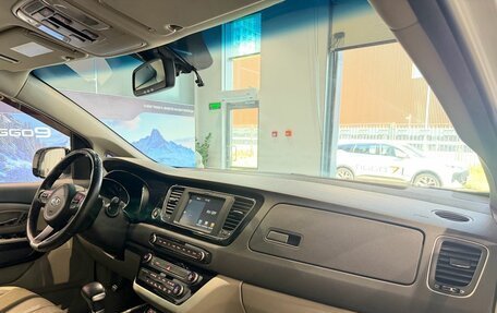 KIA Carnival III, 2017 год, 2 406 000 рублей, 10 фотография