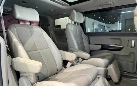 KIA Carnival III, 2017 год, 2 406 000 рублей, 11 фотография