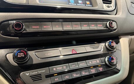 KIA Carnival III, 2017 год, 2 406 000 рублей, 19 фотография