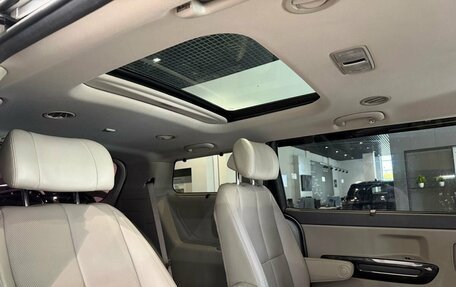 KIA Carnival III, 2017 год, 2 406 000 рублей, 27 фотография