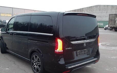 Mercedes-Benz V-Класс, 2019 год, 6 300 000 рублей, 3 фотография