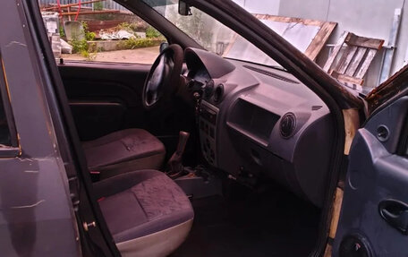 Renault Logan I, 2006 год, 200 000 рублей, 3 фотография
