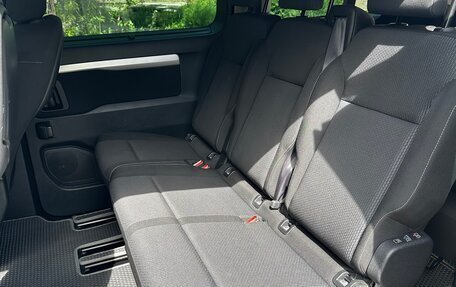 Peugeot Traveller I, 2019 год, 2 400 000 рублей, 7 фотография