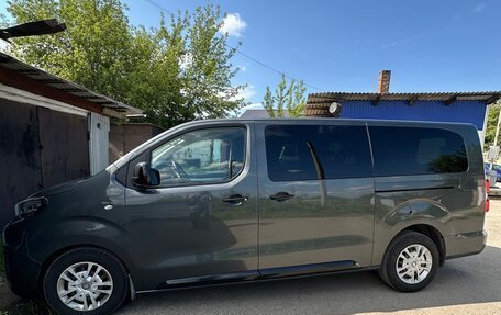 Peugeot Traveller I, 2019 год, 2 400 000 рублей, 3 фотография