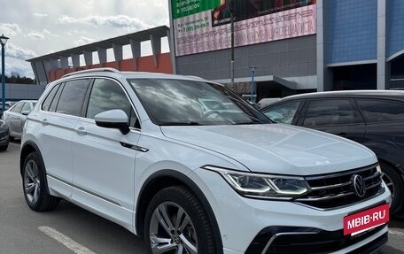 Volkswagen Tiguan II, 2021 год, 4 250 000 рублей, 2 фотография
