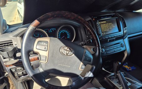 Toyota Land Cruiser 200, 2009 год, 2 890 000 рублей, 8 фотография