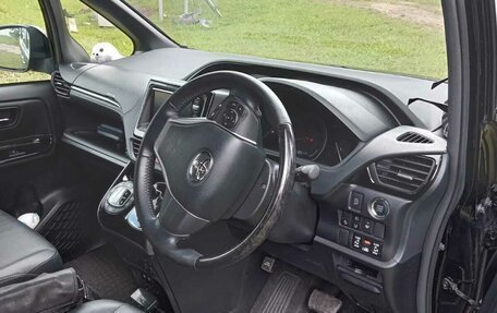 Toyota Esquire I, 2018 год, 2 300 000 рублей, 2 фотография