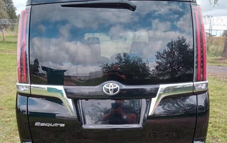 Toyota Esquire I, 2018 год, 2 300 000 рублей, 3 фотография