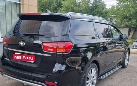 KIA Carnival III, 2018 год, 2 450 000 рублей, 8 фотография
