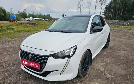 Peugeot 208 II, 2022 год, 1 900 000 рублей, 1 фотография