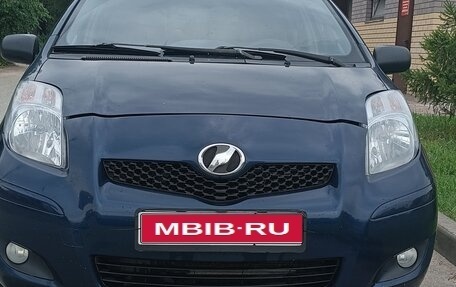 Toyota Yaris III рестайлинг, 2007 год, 400 000 рублей, 1 фотография