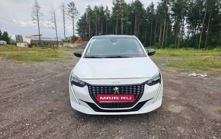 Peugeot 208 II, 2022 год, 1 900 000 рублей, 4 фотография