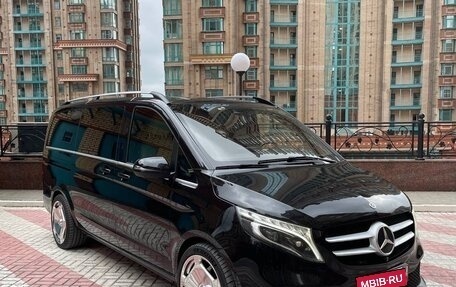 Mercedes-Benz V-Класс, 2019 год, 5 700 000 рублей, 2 фотография