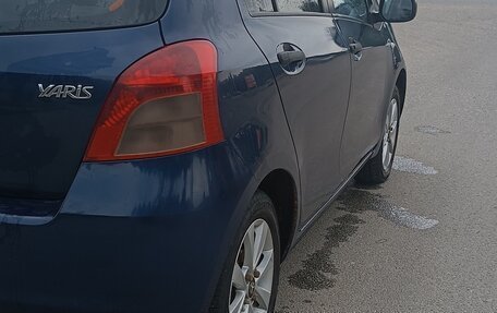 Toyota Yaris III рестайлинг, 2007 год, 400 000 рублей, 6 фотография