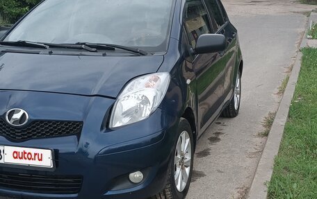 Toyota Yaris III рестайлинг, 2007 год, 400 000 рублей, 2 фотография
