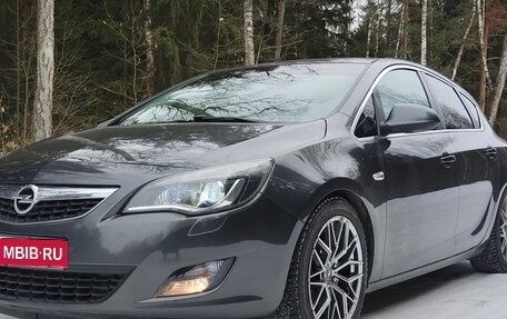 Opel Astra J, 2012 год, 700 000 рублей, 1 фотография