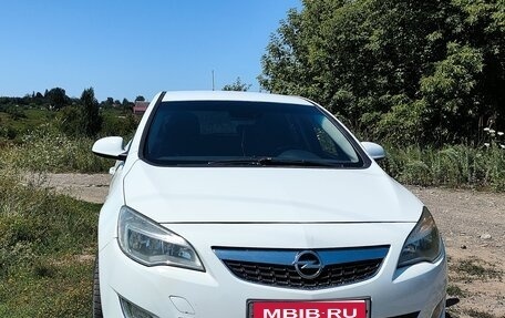 Opel Astra J, 2010 год, 650 000 рублей, 1 фотография