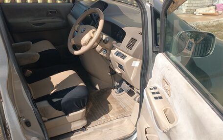 Nissan Serena II, 2002 год, 200 000 рублей, 9 фотография
