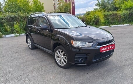 Mitsubishi Outlander III рестайлинг 3, 2011 год, 900 000 рублей, 2 фотография