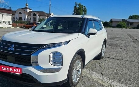 Mitsubishi Outlander, 2022 год, 3 320 000 рублей, 3 фотография