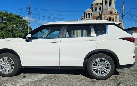 Mitsubishi Outlander, 2022 год, 3 320 000 рублей, 4 фотография