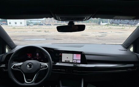 Volkswagen Golf VIII, 2023 год, 2 050 000 рублей, 10 фотография
