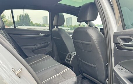 Volkswagen Golf VIII, 2023 год, 2 050 000 рублей, 13 фотография