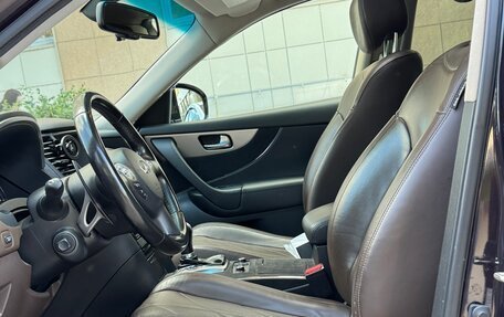 Infiniti QX70, 2014 год, 2 690 000 рублей, 10 фотография