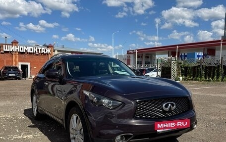 Infiniti QX70, 2014 год, 2 690 000 рублей, 20 фотография