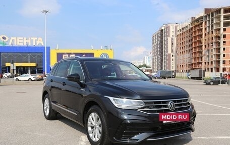 Volkswagen Tiguan II, 2021 год, 2 550 000 рублей, 2 фотография