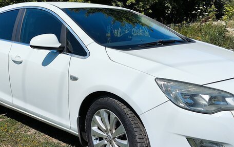 Opel Astra J, 2010 год, 650 000 рублей, 12 фотография