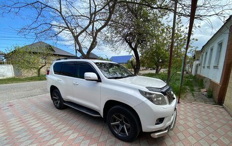 Toyota Land Cruiser Prado 150 рестайлинг 2, 2012 год, 3 000 000 рублей, 3 фотография