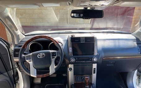 Toyota Land Cruiser Prado 150 рестайлинг 2, 2012 год, 3 000 000 рублей, 9 фотография