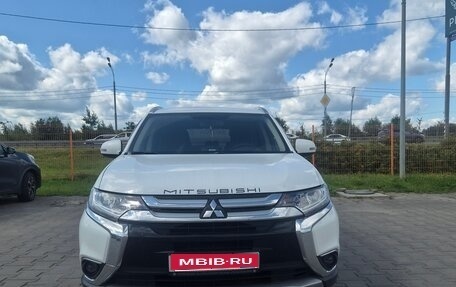 Mitsubishi Outlander III рестайлинг 3, 2018 год, 1 850 000 рублей, 1 фотография