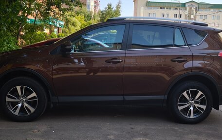 Toyota RAV4, 2018 год, 2 150 000 рублей, 28 фотография