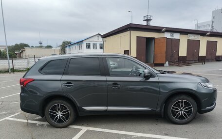 Mitsubishi Outlander III рестайлинг 3, 2019 год, 2 050 000 рублей, 6 фотография