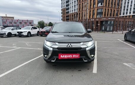 Mitsubishi Outlander III рестайлинг 3, 2019 год, 2 050 000 рублей, 4 фотография