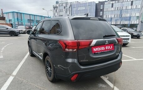 Mitsubishi Outlander III рестайлинг 3, 2019 год, 2 050 000 рублей, 2 фотография