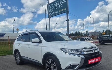 Mitsubishi Outlander III рестайлинг 3, 2018 год, 1 850 000 рублей, 2 фотография