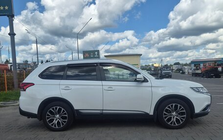 Mitsubishi Outlander III рестайлинг 3, 2018 год, 1 850 000 рублей, 3 фотография