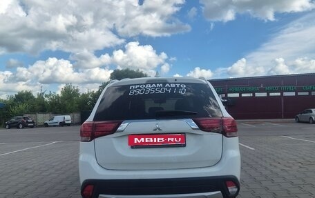 Mitsubishi Outlander III рестайлинг 3, 2018 год, 1 850 000 рублей, 5 фотография