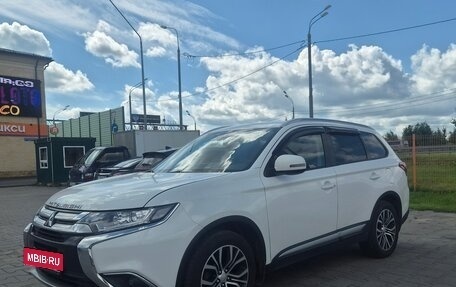 Mitsubishi Outlander III рестайлинг 3, 2018 год, 1 850 000 рублей, 8 фотография