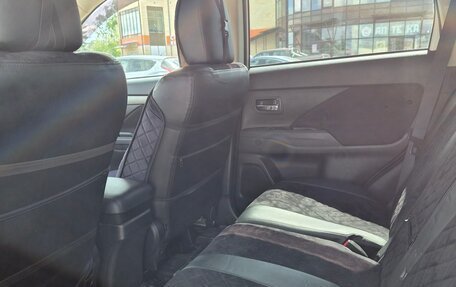 Mitsubishi Outlander III рестайлинг 3, 2018 год, 1 850 000 рублей, 11 фотография