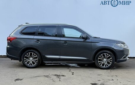 Mitsubishi Outlander III рестайлинг 3, 2017 год, 1 890 000 рублей, 4 фотография