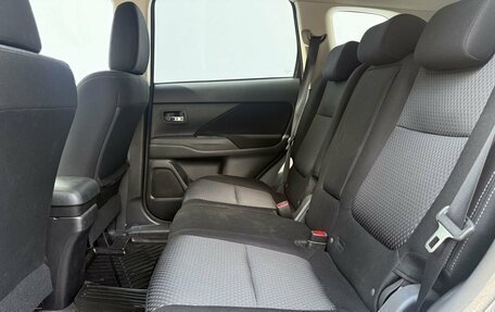 Mitsubishi Outlander III рестайлинг 3, 2017 год, 1 890 000 рублей, 11 фотография