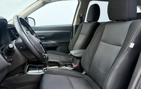 Mitsubishi Outlander III рестайлинг 3, 2017 год, 1 890 000 рублей, 10 фотография